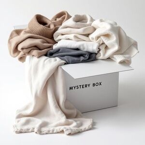 Mystery Box Lot of 15 Pieces of Women's Clothing Size M, 10